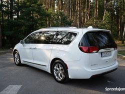 Biały Używany 2017 Chrysler Pacifica SUV | 114 000 zł