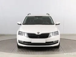 Biały Używany 2018 Skoda Octavia Kombi | 54 999 zł (Uczciwa cena)