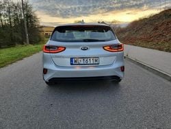 Srebrny Używany 2018 Kia Ceed Hatchback | 39 900 zł (Uczciwa cena)