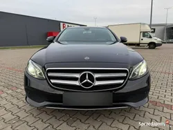 Czarny Używany 2018 Mercedes E200 Avantgarde Sedan/Limuzyna | 65 900 zł