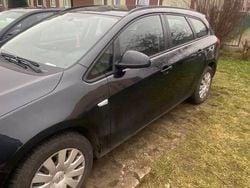 Czarny Używany 2014 Opel Astra Kombi | 17 000 zł (Dobra cena)