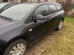 Czarny Używany 2014 Opel Astra Kombi | 20 500 zł (Uczciwa cena)