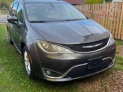 Szary Używany 2018 Chrysler Pacifica Minivan | 74 000 zł (Drogi)