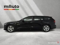 Czarny Używany 2021 Volvo V60 Momentum Kombi | 106 900 zł