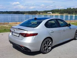 Srebrny Używany 2017 Alfa Romeo Giulia Sedan/Limuzyna | 108 900 zł (Dość drogi)