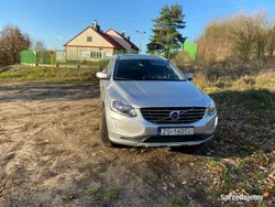 Srebrny Używany 2016 Volvo XC60 Momentum SUV | 87 900 zł (Uczciwa cena)