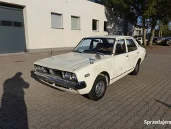 Beżowy Używany 1975 Daihatsu Charmant Sedan/Limuzyna | 13 500 zł