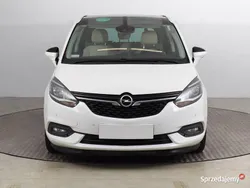 Biały Używany 2017 Opel Zafira Tourer Minivan | 39 999 zł