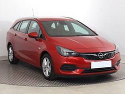 Czerwony Używany 2019 Opel Astra Kombi | 48 499 zł (Dość drogi)