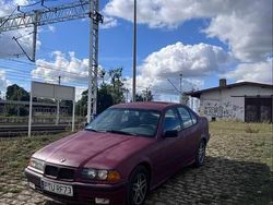 Wiśniowy Używany 1993 BMW 318 Sedan/Limuzyna | 6900 zł