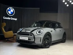 Moonwalk grey metalizowany Używany 2022 Mini Cooper SE Hatch Hatchback | 85 900 zł (Dobra cena)