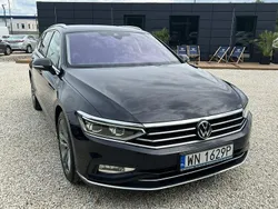 Czarny (metalik) Używany 2021 VW Passat Kombi | 88 900 zł (Dość drogi)