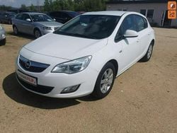 Biały Używany 2013 Opel Astra Hatchback | 22 900 zł (Uczciwa cena)