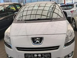Biały Używany 2013 Peugeot 5008 Minivan | 23 400 zł (Dość drogi)