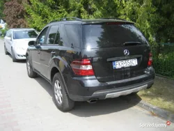 Czarny Używany 2006 Mercedes ML320 SUV | 33 900 zł (Uczciwa cena)
