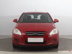 Czerwony Używany 2009 Kia Ceed Hatchback | 7499 zł (Dobra cena)