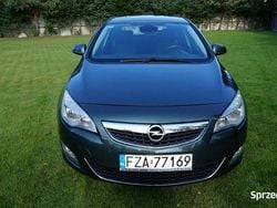 Zielony Używany 2010 Opel Astra Hatchback | 19 999 zł (Dość drogi)