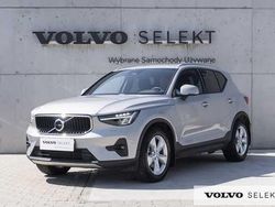 Srebrny Używany 2024 Volvo XC40 SUV | 153 900 zł (Uczciwa cena)