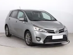 Srebrny Używany 2013 Toyota Verso Minivan | 30 999 zł (Uczciwa cena)
