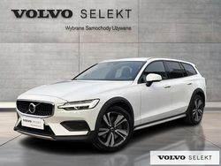 Biały Używany 2020 Volvo V60 CC Kombi | 129 000 zł (Uczciwa cena)