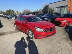 Czerwony Używany 2015 Mercedes A180 Hatchback | 27 900 zł