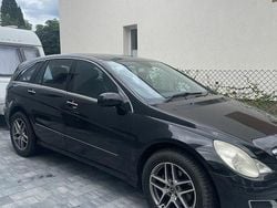 Czarny Używany 2007 Mercedes R320 Minivan | 12 900 zł