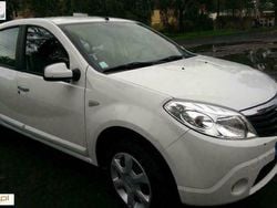 Biały Używany 2010 Dacia Sandero Hatchback | 8900 zł