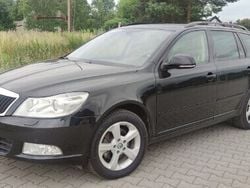Czarny Używany 2012 Skoda Octavia Kombi | 25 500 zł (Dość drogi)