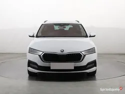 Biały Używany 2021 Skoda Octavia Kombi | 67 999 zł (Uczciwa cena)