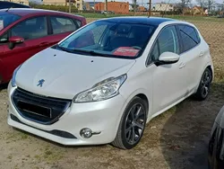 Biały Używany 2013 Peugeot 208 Hatchback | 16 800 zł