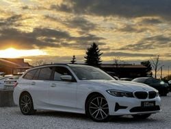 Biały (metalik) Używany 2021 BMW 318 Kombi | 89 900 zł (Uczciwa cena)