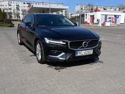 Czarny Używany 2018 Volvo V60 Momentum Kombi | 85 900 zł (Uczciwa cena)