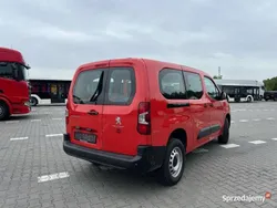 Czerwony Używany 2020 Peugeot Partner Minivan | 39 900 zł