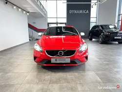 Czerwony Używany 2018 Volvo V40 Kombi | 75 900 zł