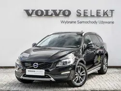 Czarny Używany 2018 Volvo V60 CC Kombi | 99 900 zł