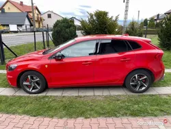 Czerwony Używany 2015 Volvo V40 R-Design Kombi | 36 900 zł (Uczciwa cena)