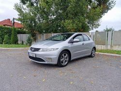 Srebrny (metalik) Używany 2010 Honda Civic Comfort Kombi | 18 900 zł
