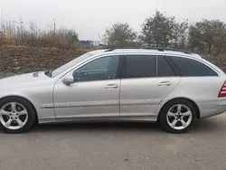 Srebrny Używany 2005 Mercedes C220 Kombi | 10 400 zł