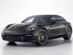 Volcano grey metallic Używany 2024 Porsche Panamera 4 Platinum Edition Sedan/Limuzyna | 499 000 zł (Uczciwa cena)