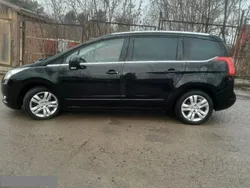 Czarny (metalik) Używany 2011 Peugeot 5008 Minivan | 25 999 zł (Uczciwa cena)