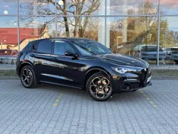 Lakier metalizowany czarny volcano black Nowe 2025 Alfa Romeo Stelvio SUV | 258 047 zł