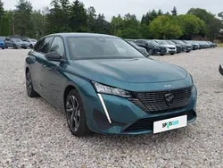 Zielony Używany 2024 Peugeot 308 Allure | 89 900 zł
