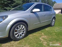 Srebrny Używany 2004 Opel Astra Sedan/Limuzyna | 8300 zł (Dość drogi)