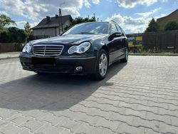 Czarny Używany 2006 Mercedes C220 Avantgarde Kombi | 7000 zł