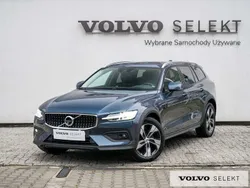 Niebieski Używany 2022 Volvo V60 CC Kombi | 209 900 zł (Drogi)