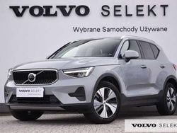 Szary Używany 2024 Volvo XC40 SUV | 139 900 zł (Uczciwa cena)