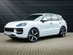 Carrara white metallic Nowe 2024 Porsche Cayenne S E-Hybrid SUV | 615 000 zł