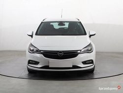 Biały Używany 2018 Opel Astra Kombi | 33 999 zł (Uczciwa cena)