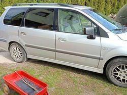 Srebrny Używany 2002 Mitsubishi Space Wagon Minivan | 6850 zł