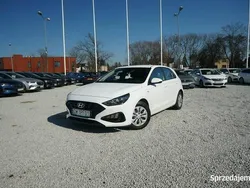 Biały Używany 2021 Hyundai i30 Classic Hatchback | 41 900 zł (Uczciwa cena)